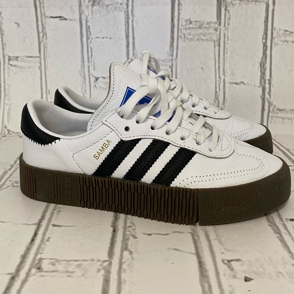 Adidas samba tennis shoes